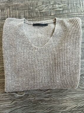 Jenni Kayne Women’s V-Neck Ribbed Sweater in Light Taupe